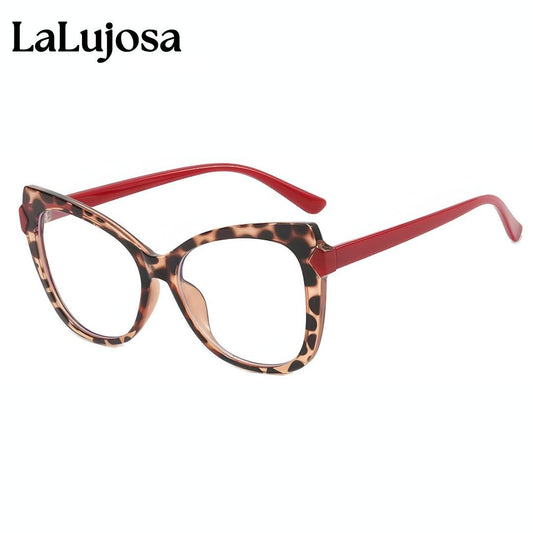 Alejandra Rojas con Leopardo