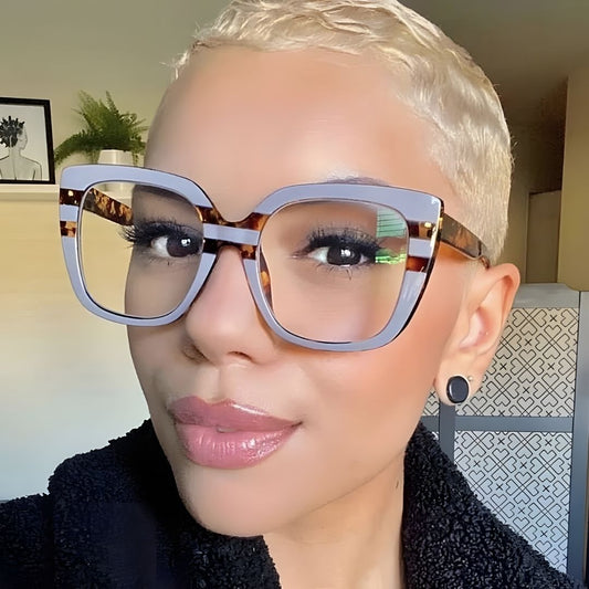 Aitana Azul con Carey