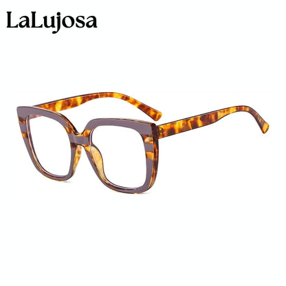 Aitana Azul con Carey