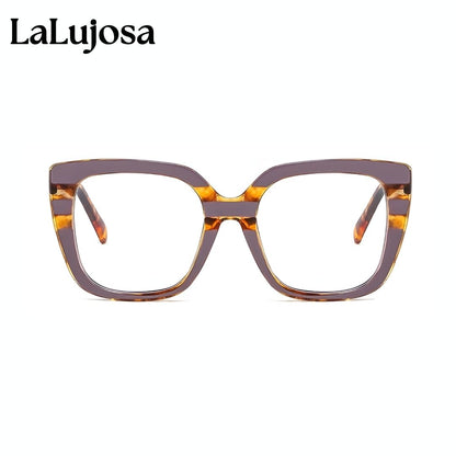 Aitana Azul con Carey